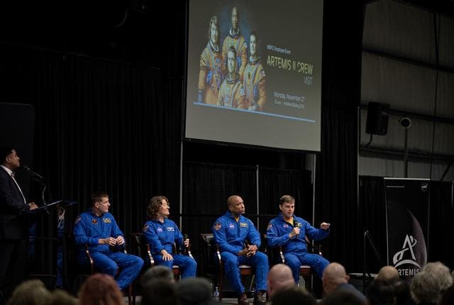 NASA image: ARTEMIS II CREW VISIT