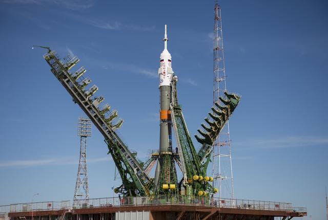 NASA image: Expedition 51 Rollout