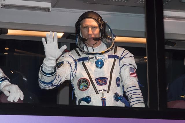 NASA image: Expedition 55 Preflight