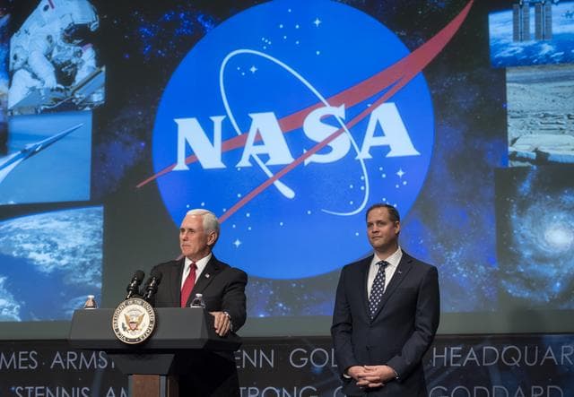 NASA image: Bridenstine Sworn In As NASA Administrator