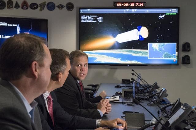 NASA image: NASA Administrator Watches InSight Launch