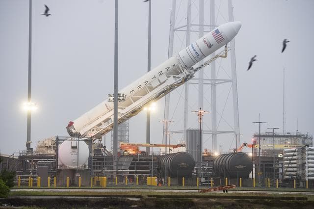 NASA image: Orbital ATK CRS-9 Raising on the Pad