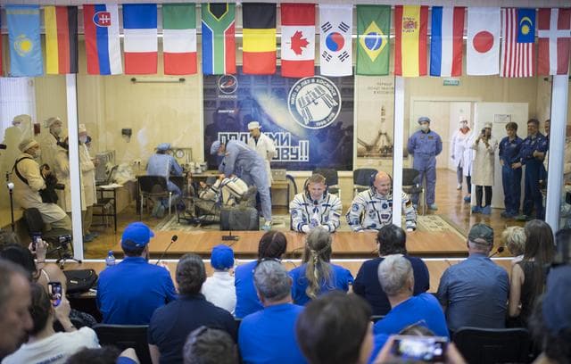 NASA image: Expedition 56 Preflight