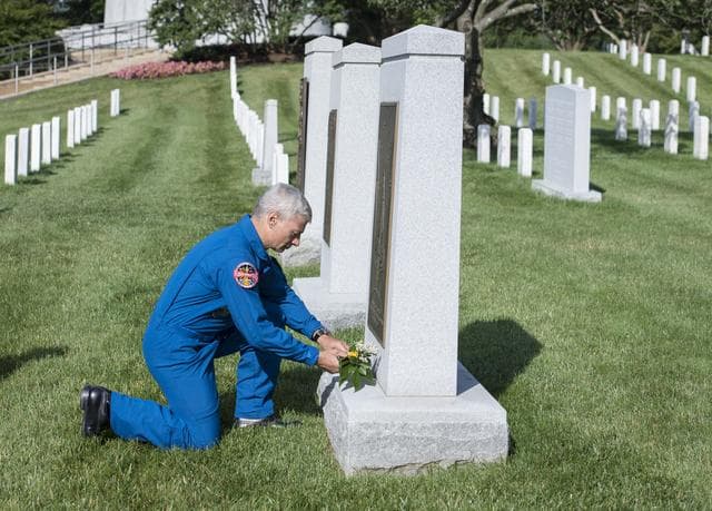 NASA image: Astronauts Vande Hei and Acaba at the Arlington National Cemeter