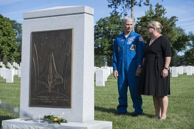 NASA image: Astronauts Vande Hei and Acaba at the Arlington National Cemeter