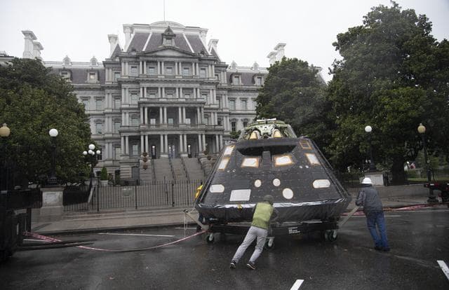 NASA image: Orion Arrival at White House Complex