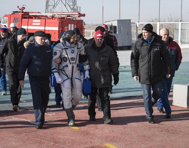 NASA image: Expedition 58 Crew Wave At the Pad