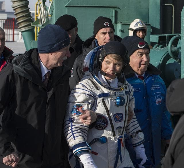 Expedition 58 Crew Wave At the Pad