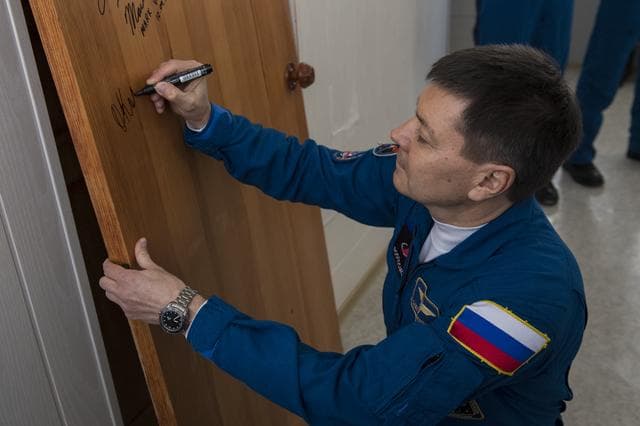 NASA image: Expedition 58 Door Signing