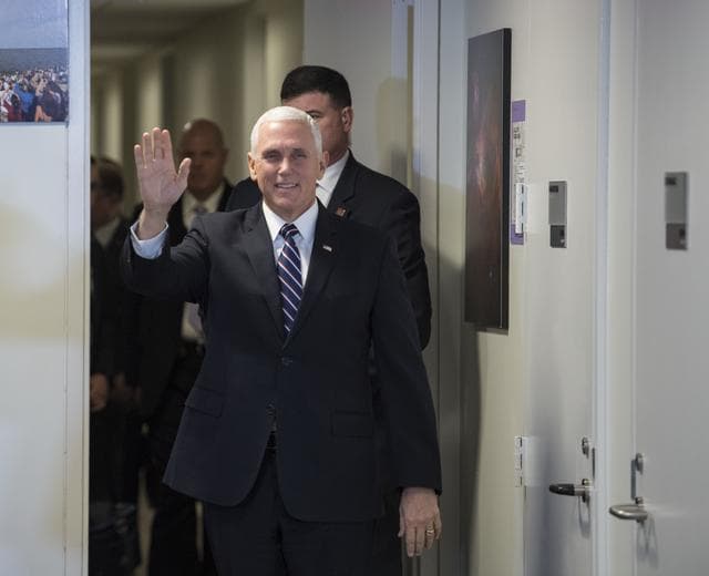 Vice President Meets with NASA Employees