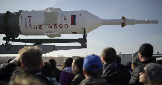 NASA image: Expedition 59 Soyuz Rollout