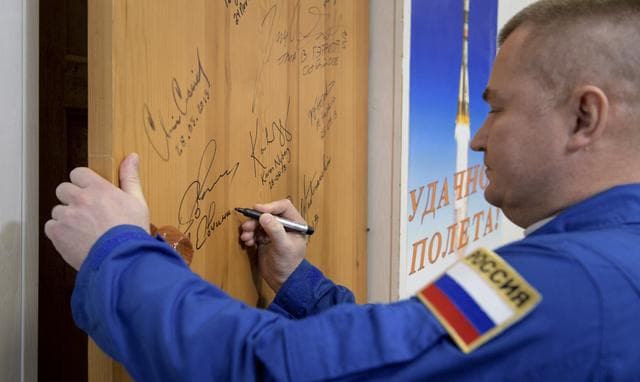 NASA image: Expedition 59 Door Signing