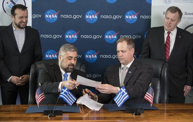 NASA image: Space Symposium - Joint Signing Agreement with HSA