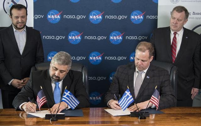 NASA image: Space Symposium - Joint Signing Agreement with HSA