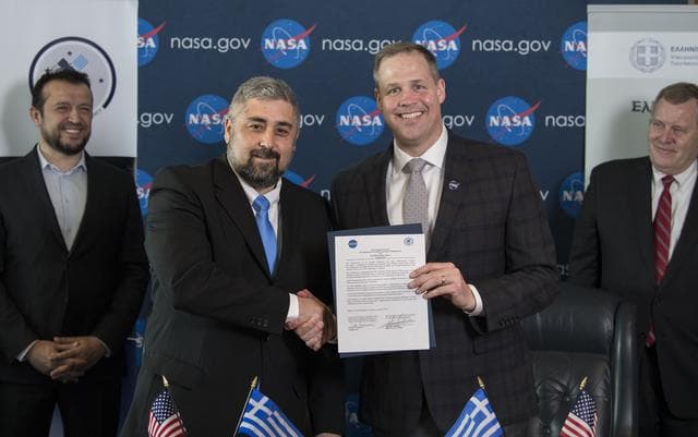 NASA image: Space Symposium - Joint Signing Agreement with HSA