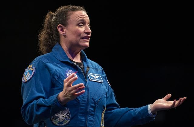 NASA image: Astronaut Auñón-Chancellor at NASM