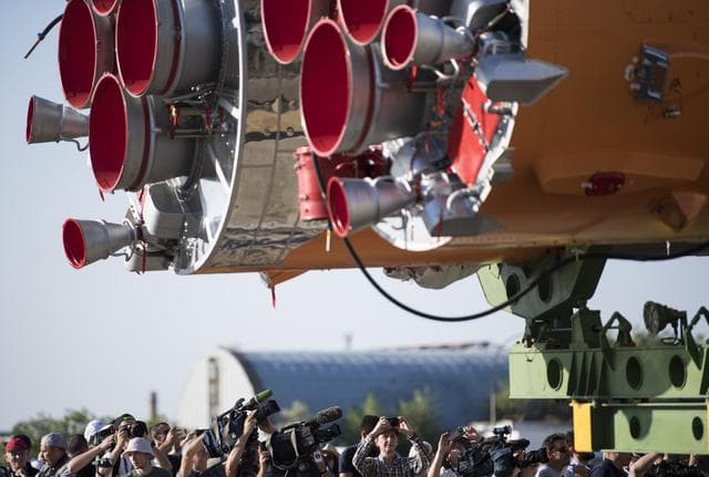 Expedition 60 Soyuz Rollout