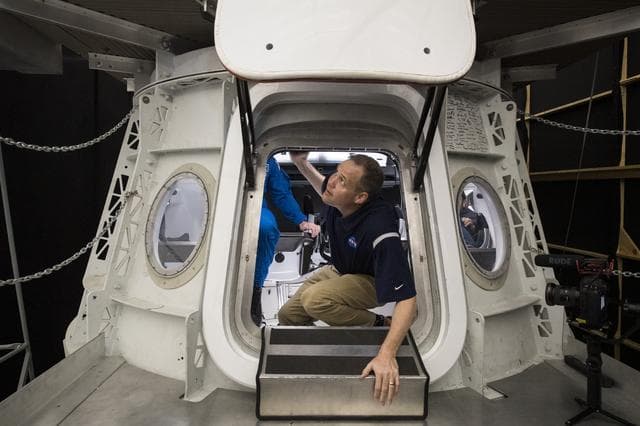 NASA image: NASA Administrator Visits SpaceX HQ