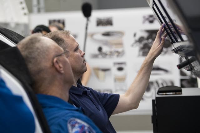 NASA image: NASA Administrator Visits SpaceX HQ