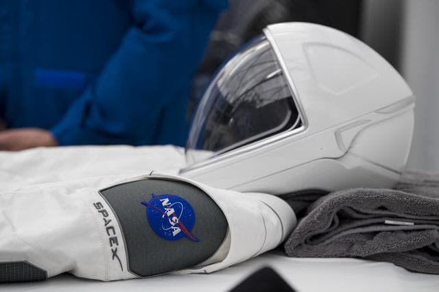 NASA image: NASA Administrator Visits SpaceX HQ
