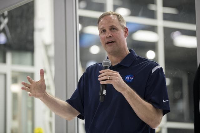 NASA image: NASA Administrator Visits SpaceX HQ