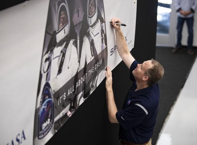 NASA image: NASA Administrator Visits SpaceX HQ