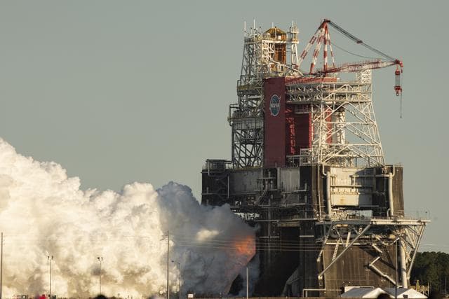 NASA image: Hot Fire Test of SLS Rocket Core Stage