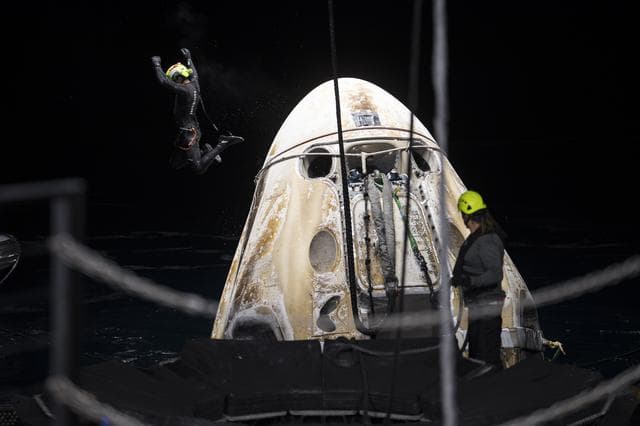 NASA image: NASA’s SpaceX Crew-2 Splashdown