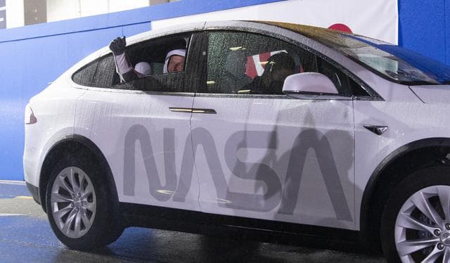 NASA image: SpaceX Crew-3 Crew Walkout