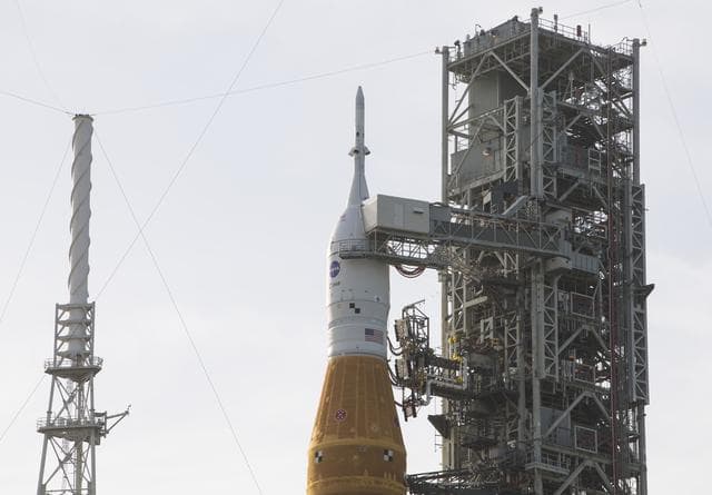 NASA image: Artemis 1 on Launch Pad 39B