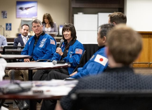 NASA image: NASA’s SpaceX Crew-2 Astronauts Headquarters Presentation