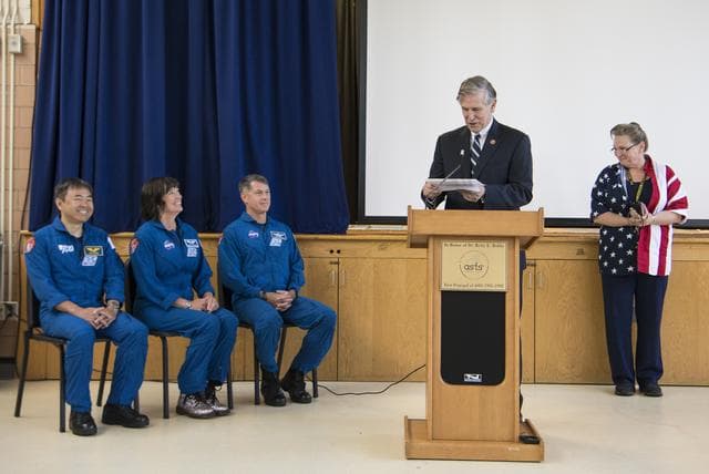 NASA image: NASA's Crew-2 Astronauts Visit Arlington Elementary School