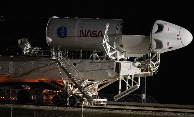 NASA image: NASA’s SpaceX Crew-5 Falcon 9/Dragon Rollout to Launch Pad 39A