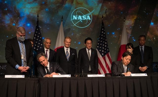 NASA image: U. S. and Japan Space Agreement Signing