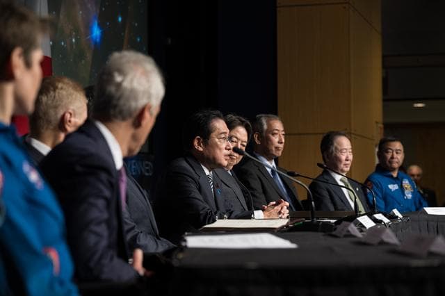 NASA image: U. S. and Japan Space Agreement Signing