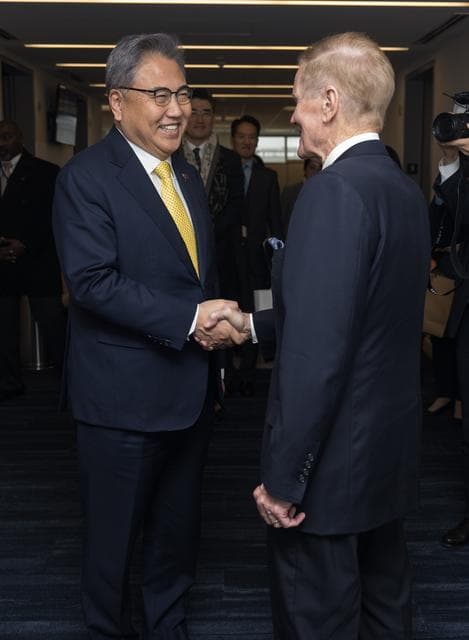 NASA image: NASA Leadership Meets with Republic of Korea’s Minister of For