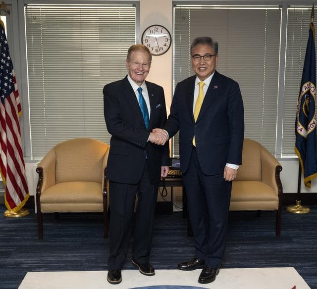NASA image: NASA Leadership Meets with Republic of Korea’s Minister of For