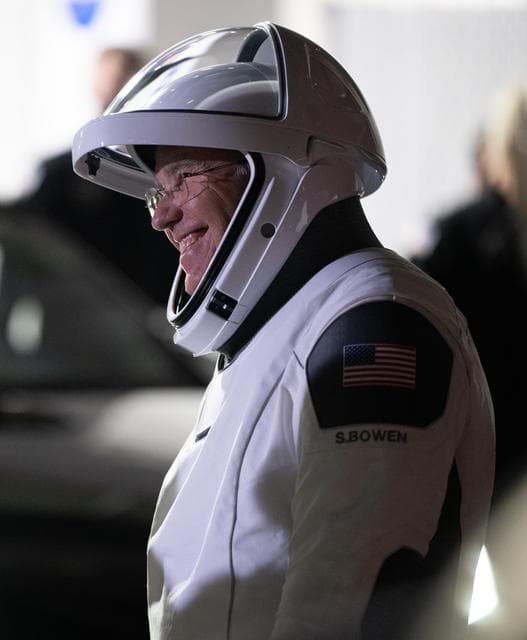 NASA image: NASA’s SpaceX Crew-6 Crew Walkout