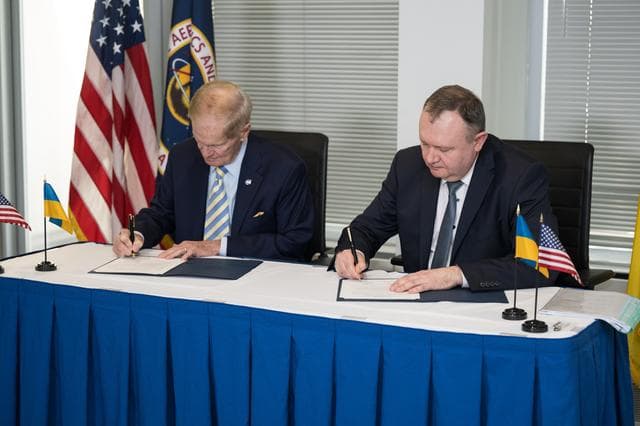 NASA image: NASA Admin Signs Joint Statement with Space Agency of Ukraine 