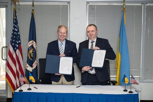 NASA image: NASA Admin Signs Joint Statement with Space Agency of Ukraine 