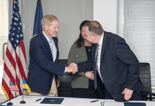 NASA image: NASA Admin Signs Joint Statement with Space Agency of Ukraine 