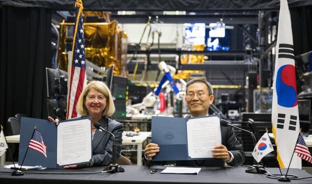 NASA image: NASA and MSIT Joint Statement Signing