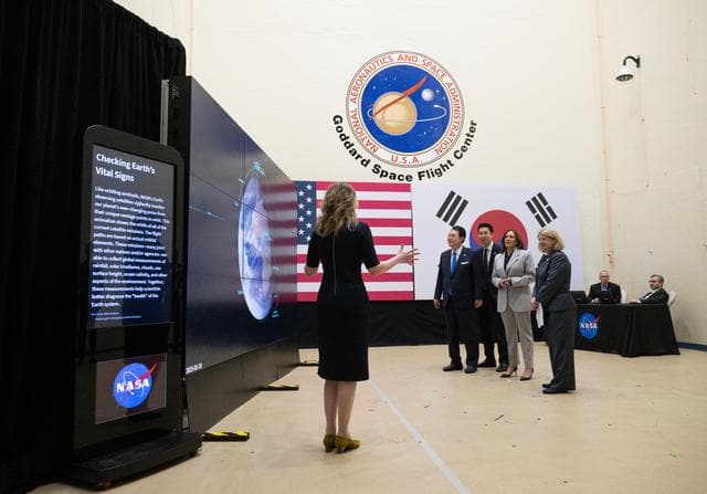 NASA image: Vice President Harris and President Yoon at GSFC