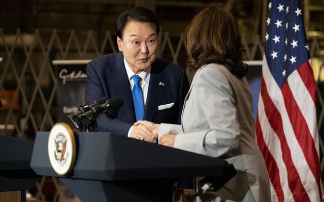 NASA image: Vice President Harris and President Yoon at GSFC