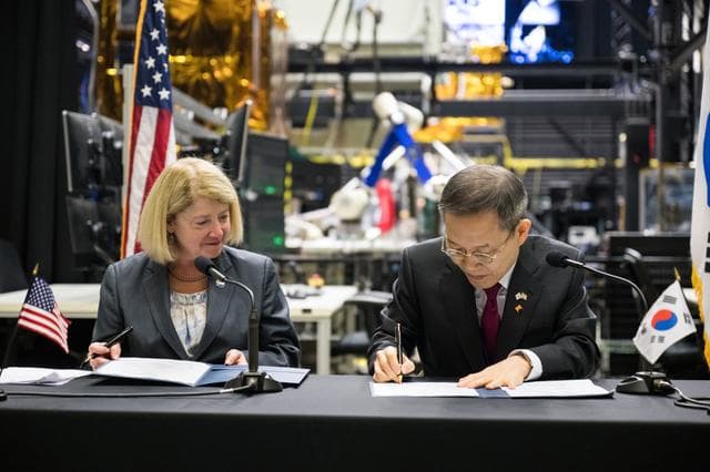 NASA image: NASA and MSIT Joint Statement Signing