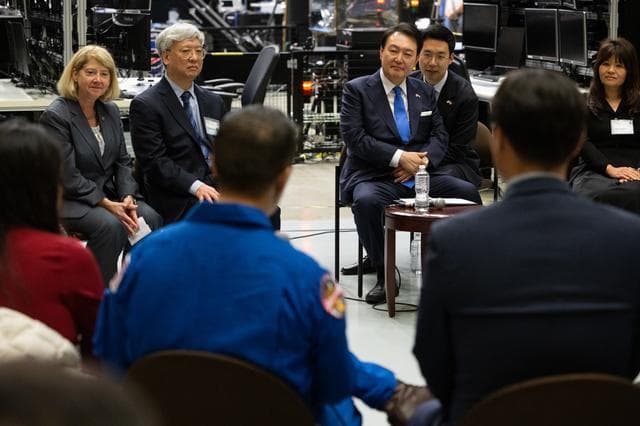 NASA image: President Yoon at GSFC