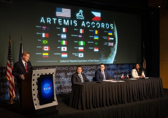 NASA image: Czech Republic Artemis Accords Signing