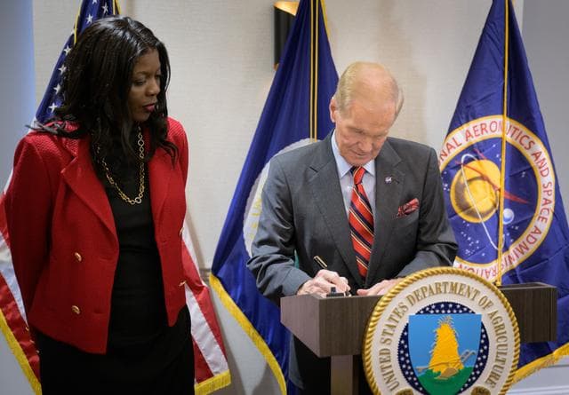 NASA image: NASA and USDA Sign Memorandum of Understanding
