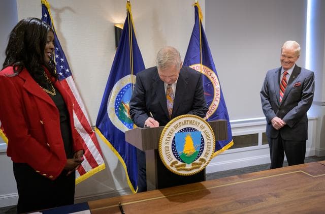 NASA image: NASA and USDA Sign Memorandum of Understanding