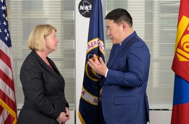 NASA image: Mongolian Prime Minister and NASA Deputy Administrator Meet